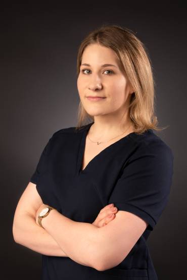 dr n. med. i n. o zdr. Karolina Jones
